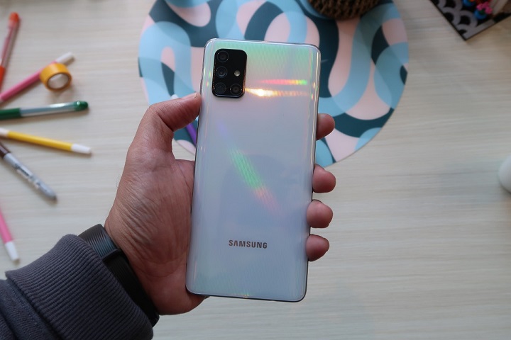 Samsung Galaxy A71 Desain