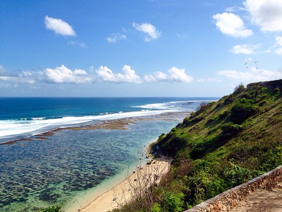 tempat wisata di Bali - Pantai Gunung Payung