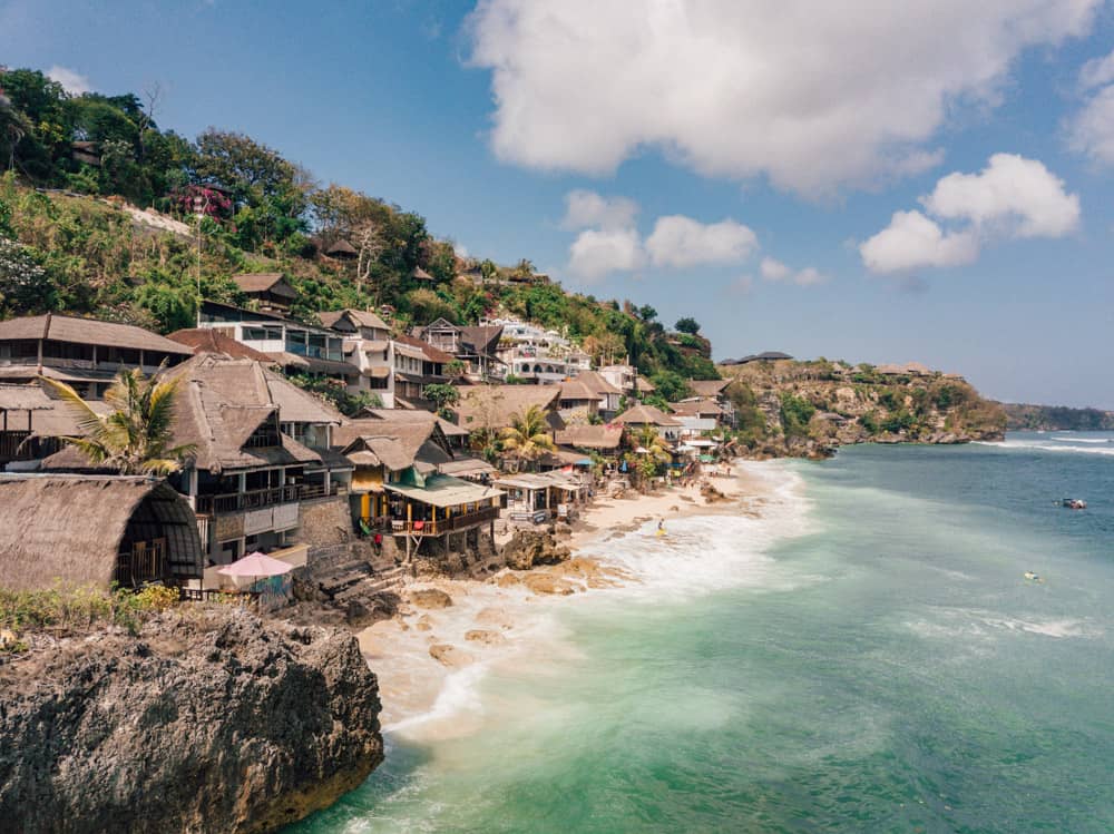 tempat wisata di Bali - Pantai Uluwatu